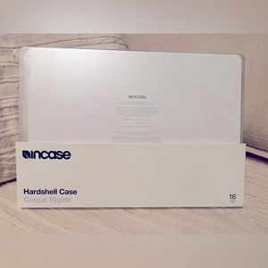 INcase 16” Hardshell MacBook Pro 2021 Case